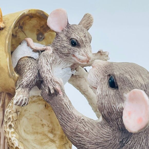 Vintage Handcrafted Charming Tails Mice Figurine New Arrival- Mouse in Mailbox - Picture 5 of 10